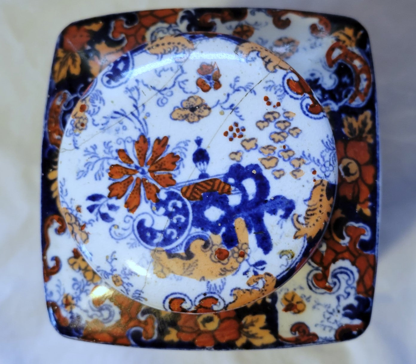 Antique porcelain jar, Imari style, made by Ridgway in England, circa 1900. Top view.