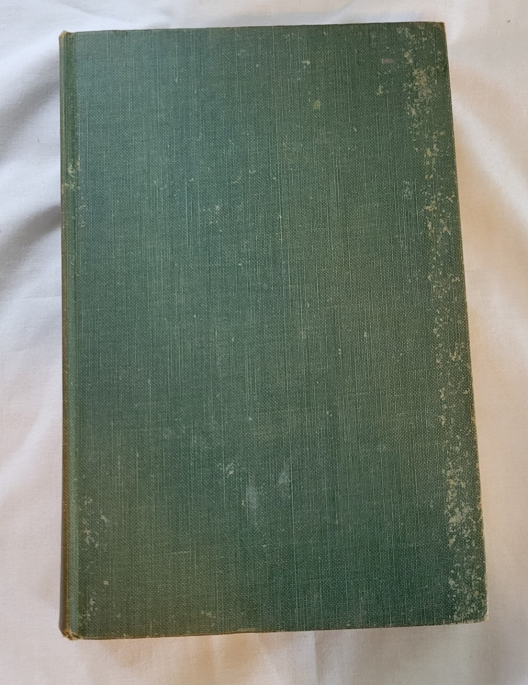 Vintage book for sale, “Light from Many Lamps” edited by Lillian Eichler Watson, 1951, a storehouse of inspired and inspiring reading, it is a collection of brief, stimulating biographies as well.  View of front cover.