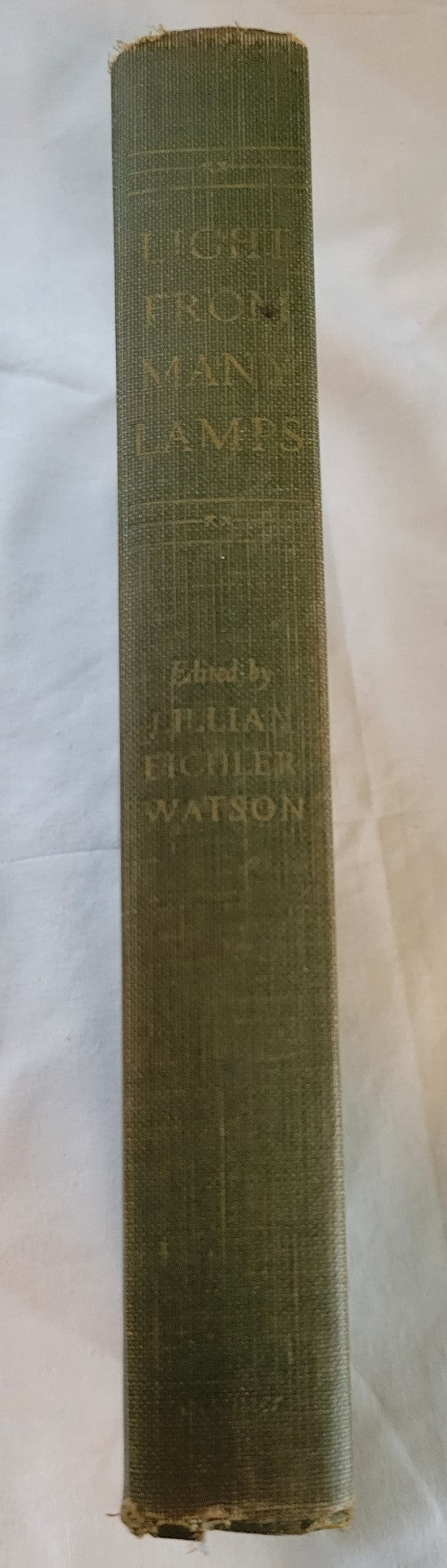 Vintage book for sale, “Light from Many Lamps” edited by Lillian Eichler Watson, 1951, a storehouse of inspired and inspiring reading, it is a collection of brief, stimulating biographies as well.  View of spine.