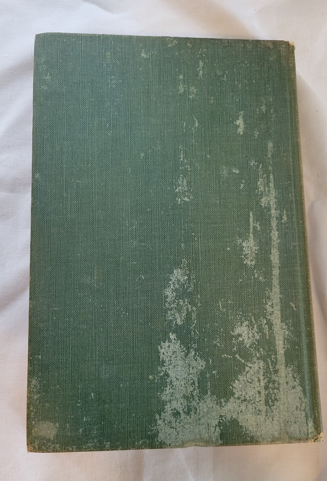 Vintage book for sale, “Light from Many Lamps” edited by Lillian Eichler Watson, 1951, a storehouse of inspired and inspiring reading, it is a collection of brief, stimulating biographies as well.  View of back cover.