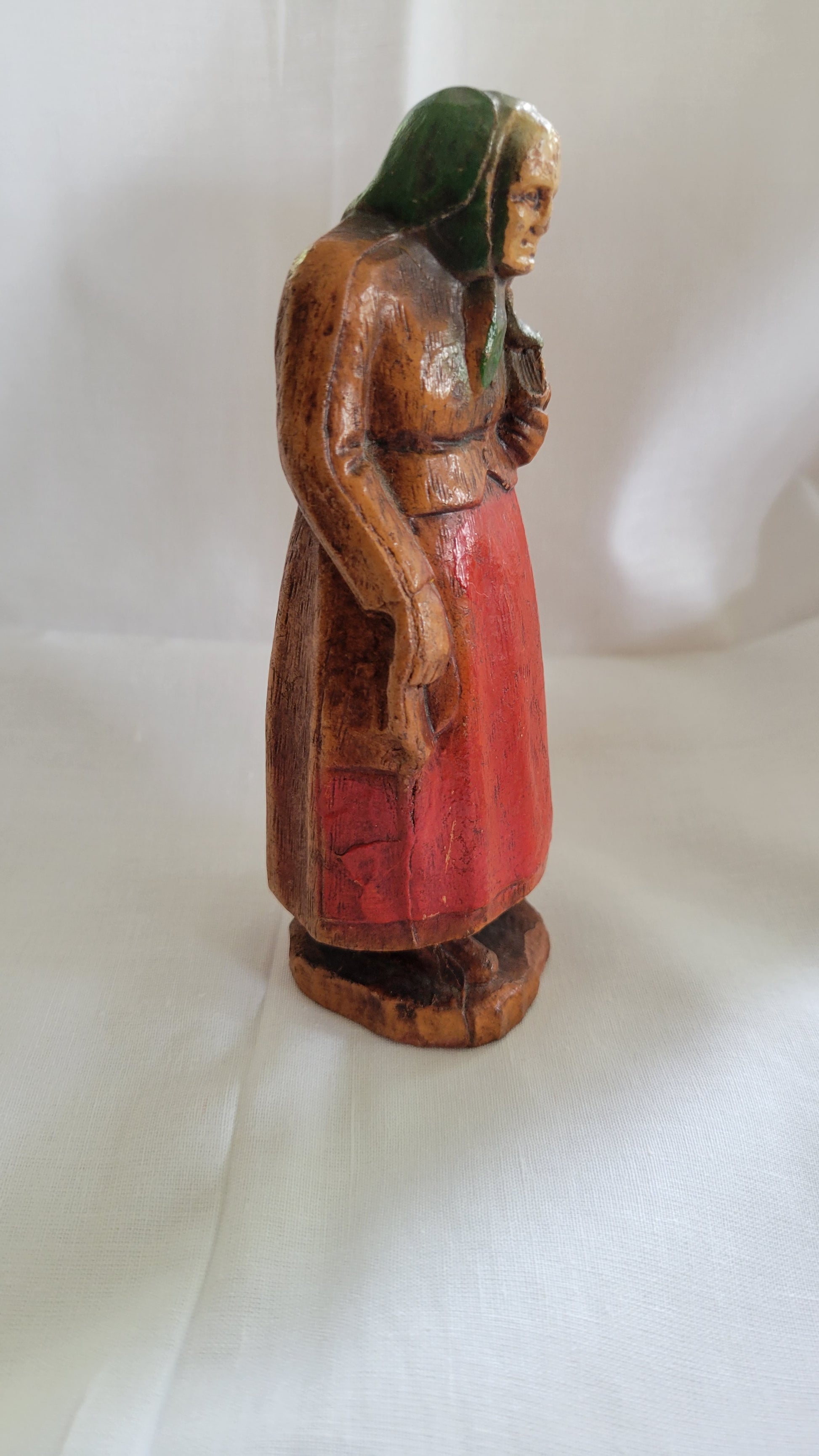 Small Jewish, Yiddish grandmother or Bubbe figure, antique, holding Jewish Bible, possibly SyrocoWood. Back view.