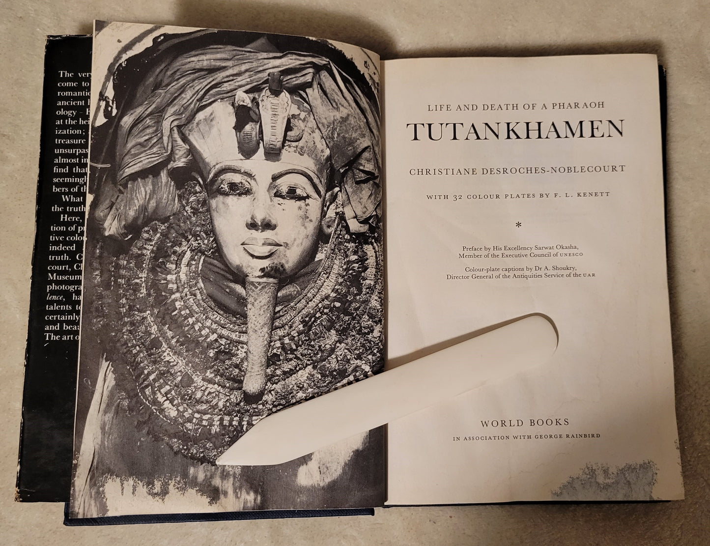 Used book for sale "Tutankhamen: Life and Death of a Pharaoh" by Christiane Deroches-Noblecourt, 1967 World Books edition. Title page.