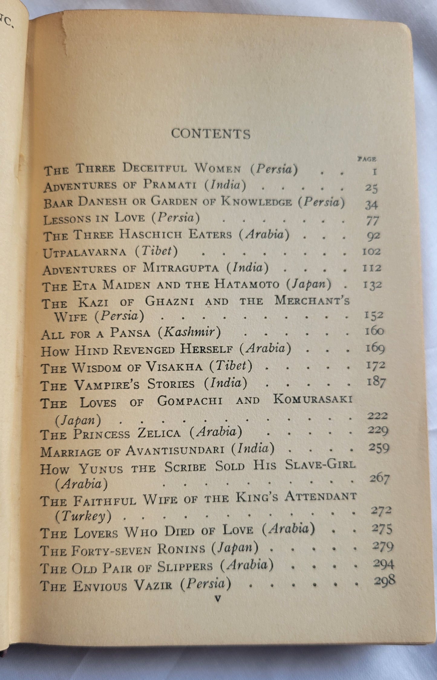 Vintage book for sale, "Oriental Romances" First Edition, edited and introduction by Manuel Komroff, published by The Modern Library in 1930. View of table of contents