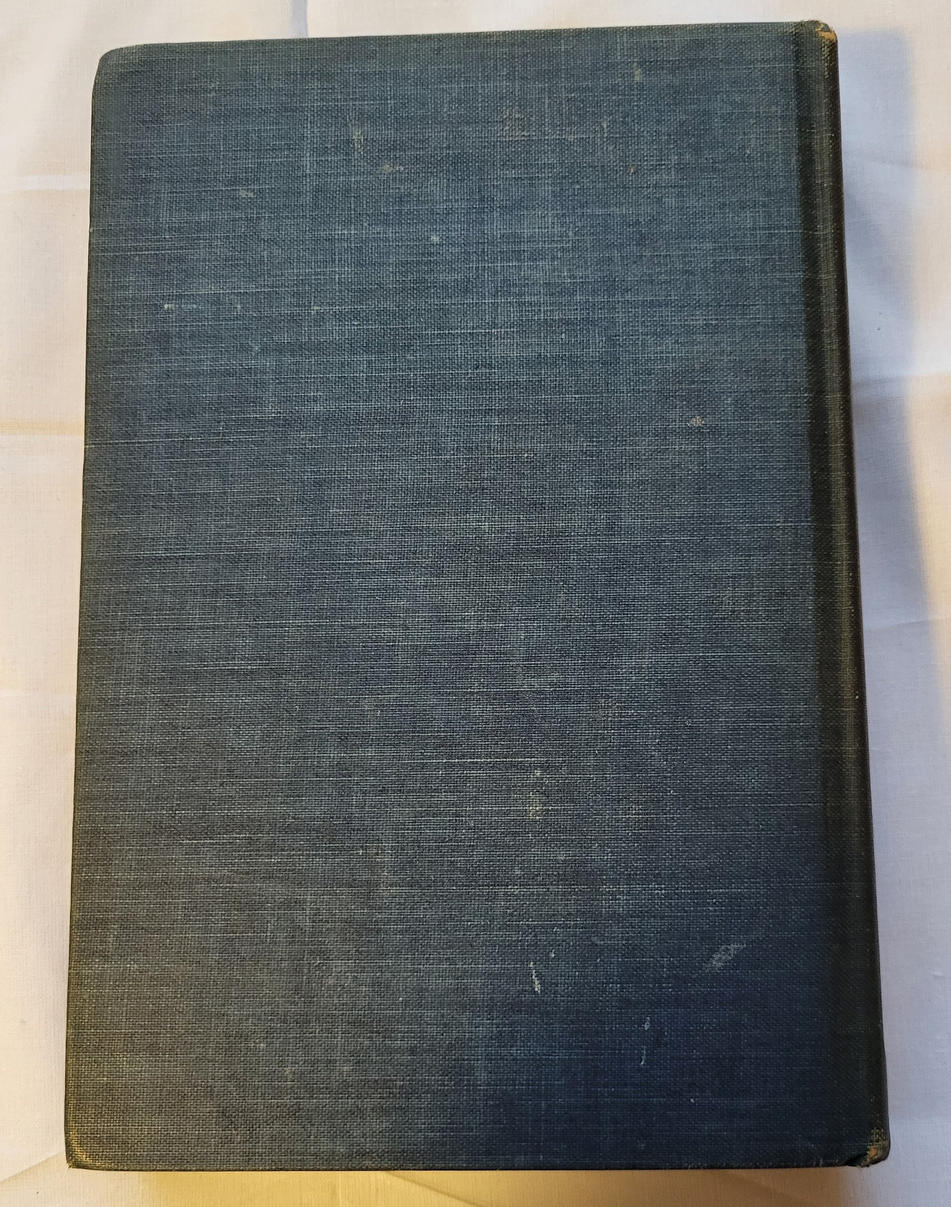 Vitnage book for sale, "North to the Orient" by Anne Morrow Lindbergh, with maps by Charles A. Lindbergh, published by Quinn & Boden Company, Inc. in 1935. View of back cover.