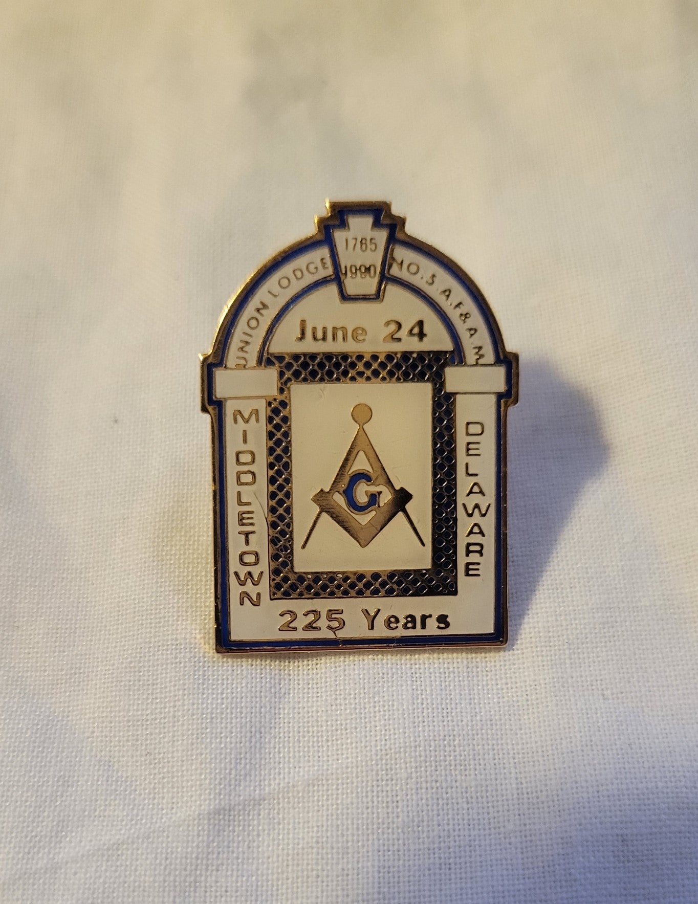 Collectible Masonic pin with Freemason square and compass, from Middletown, Delaware.